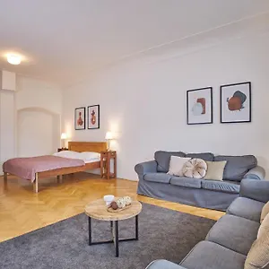 Charles Bridge Apart-hotel